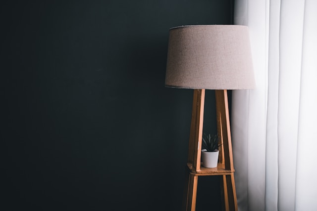 Luminária 2 em 1 Chão e Mesa - P